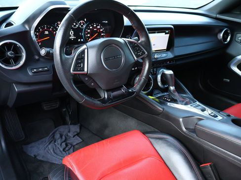 Used 2016 Chevrolet Camaro LT RWD image 2