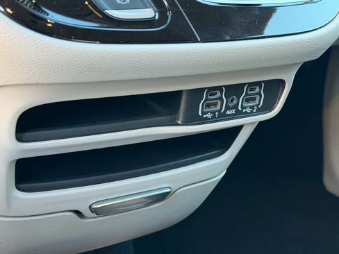 Used 2023 Chrysler Pacifica Touring-L image 27