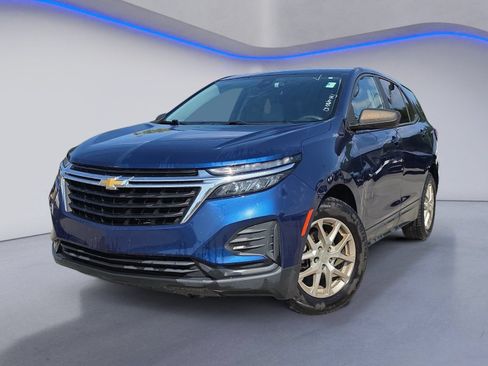 Used 2022 Chevrolet Equinox LS w/ LS Convenience Package FWD image 2
