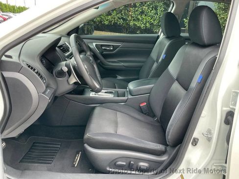 Used 2017 Nissan Altima 2.5 SR w/ Midnight Edition Package FWD image 7