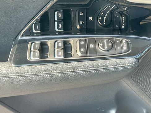Used 2019 Kia Niro EX FWD image 17