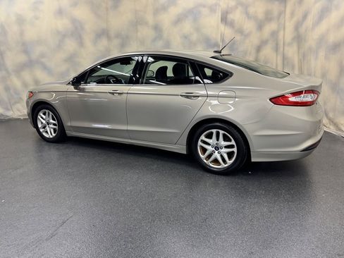 Used 2015 Ford Fusion SE image 4