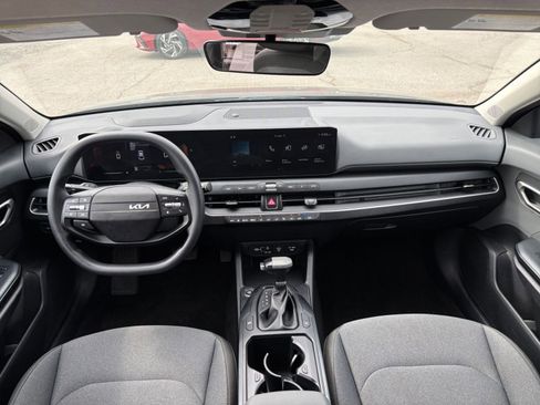 Used 2025 Kia K4 LXS image 31