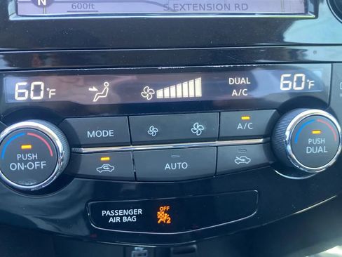 Used 2017 Nissan Rogue SV w/ SV Premium Package FWD image 24