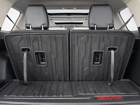 Used 2021 GMC Acadia Denali w/ Denali Ultimate Package AWD/4WD image 8