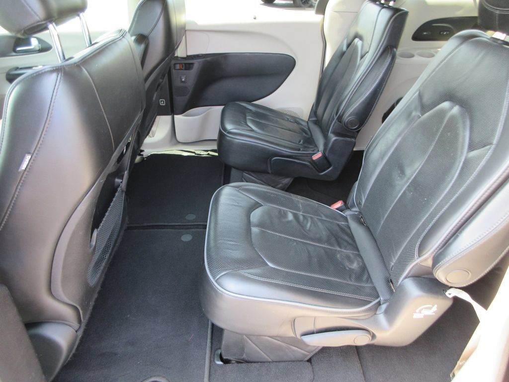 Used 2020 Chrysler Pacifica Limited FWD image 14