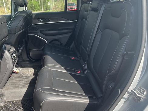 Used 2022 Jeep Grand Cherokee Limited AWD/4WD image 12