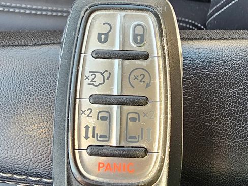 Used 2024 Chrysler Pacifica Touring-L image 37