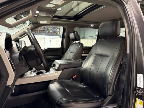 Used 2018 Ford F150 Lariat w/ Equipment Group 502A Luxury AWD/4WD image 8