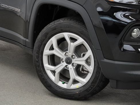 Certified 2025 Jeep Compass Latitude w/ Convenience Group image 4