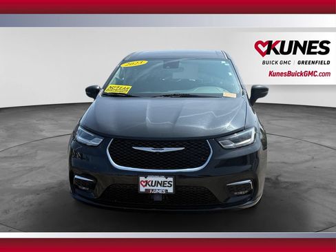 Used 2023 Chrysler Pacifica Touring-L FWD image 4