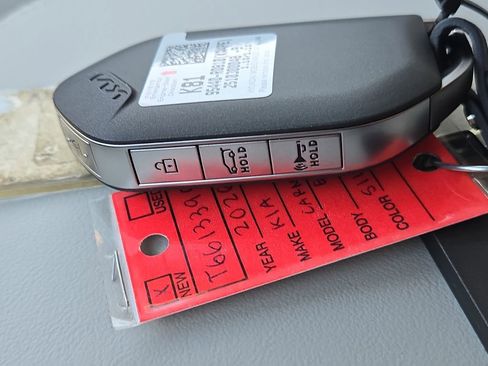 New 2026 Kia Carnival EX image 33