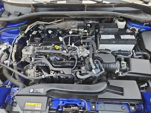 Used 2025 Toyota Corolla Cross XLE FWD image 12