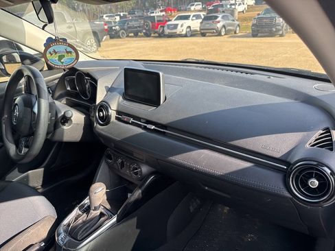 Used 2017 Toyota Yaris iA image 12