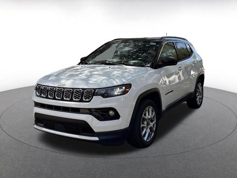 Used 2025 Jeep Compass Limited AWD/4WD image 3