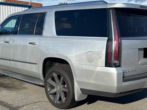 Used 2016 Cadillac Escalade ESV Luxury AWD/4WD image 3