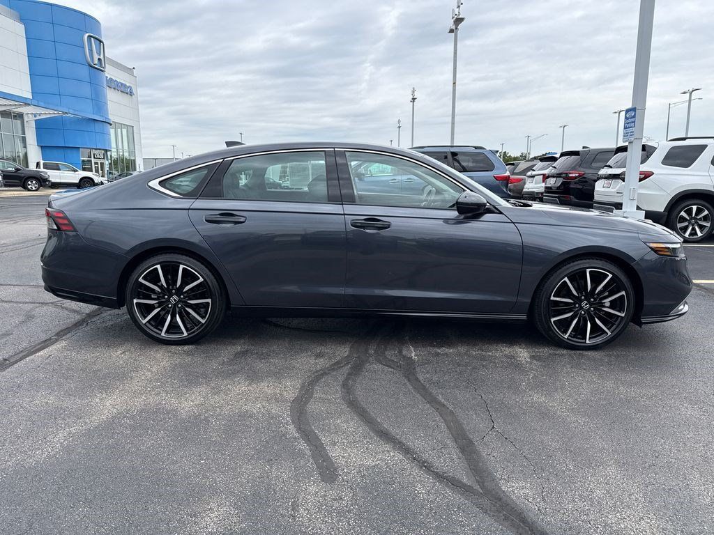 Certified 2023 Honda Accord Touring image 4