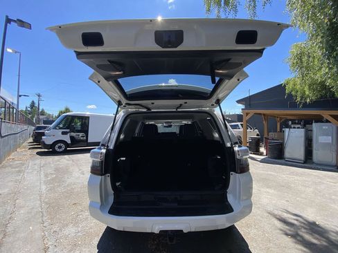 Used 2022 Toyota 4Runner SR5 Premium w/ Moonroof Package AWD/4WD image 28