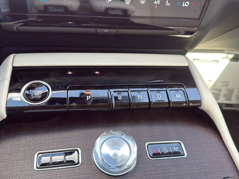 New 2027 Lincoln Navigator Reserve RWD image 18