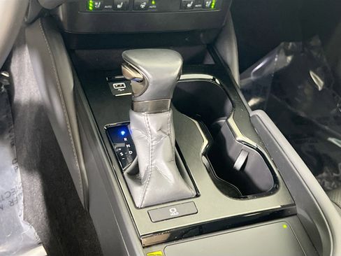Used 2024 Lexus ES 250 w/ Premium Package AWD/4WD image 17