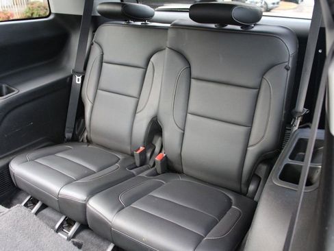 Used 2017 GMC Acadia SLT image 18