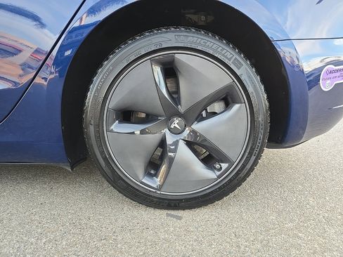 Used 2018 Tesla Model 3 Mid Range image 10