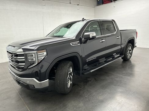 Used 2024 GMC Sierra 1500 SLT w/ SLT Premium Plus Package AWD/4WD image 5