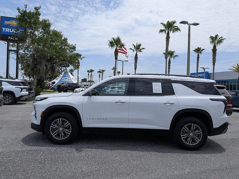 Certified 2025 Chevrolet Traverse LT FWD image 6