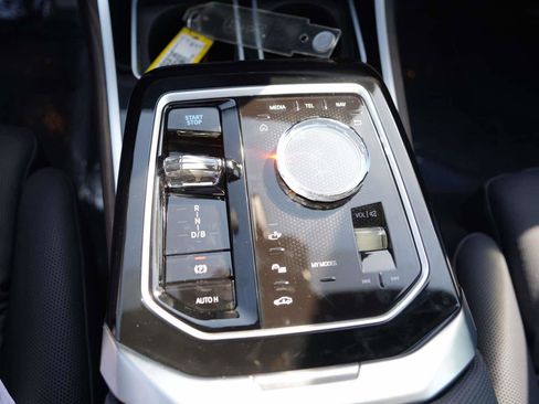 Used 2025 BMW i7 M70 image 20