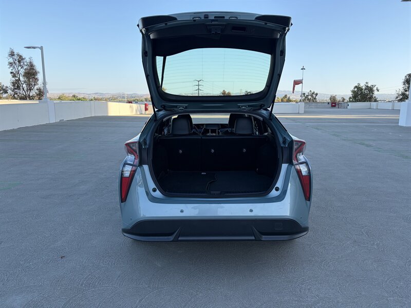 Used 2017 Toyota Prius Three Touring FWD image 5