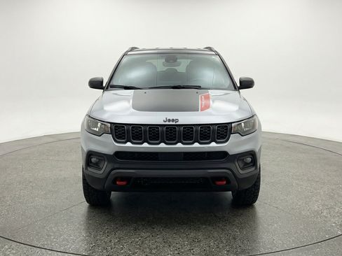 Used 2025 Jeep Compass Trailhawk AWD/4WD image 2