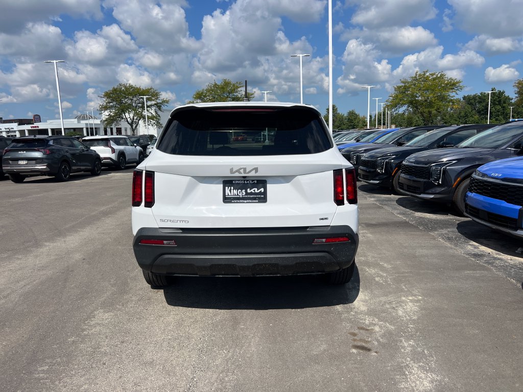 Certified 2023 Kia Sorento LX AWD/4WD image 5