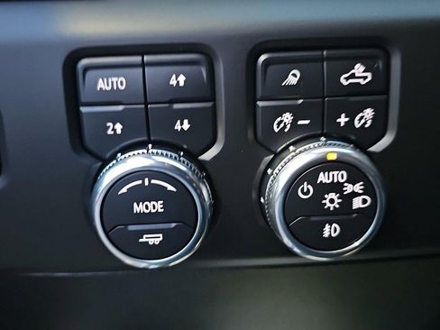 Used 2025 GMC Sierra 2500 AT4 image 18