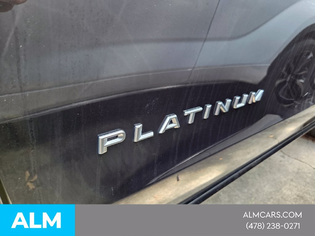 Used 2025 Ford Expedition Platinum AWD/4WD image 3