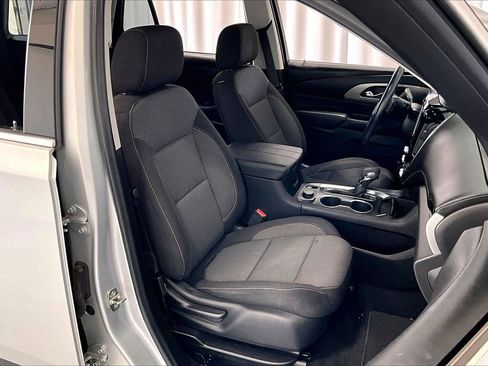 Used 2021 Chevrolet Traverse LT FWD image 16