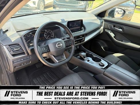 Used 2025 Nissan Rogue SV AWD/4WD image 16
