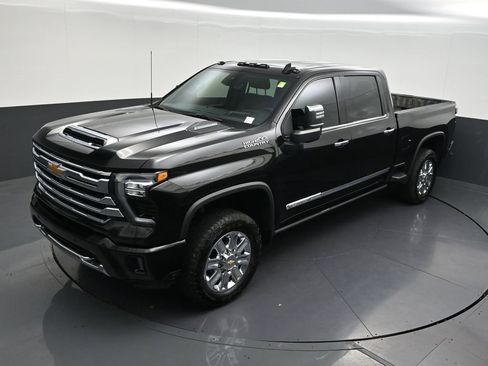 Used 2024 Chevrolet Silverado 2500 High Country w/ High Country Premium Package AWD/4WD image 17