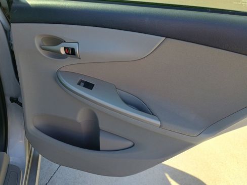 Used 2013 Toyota Corolla LE image 18