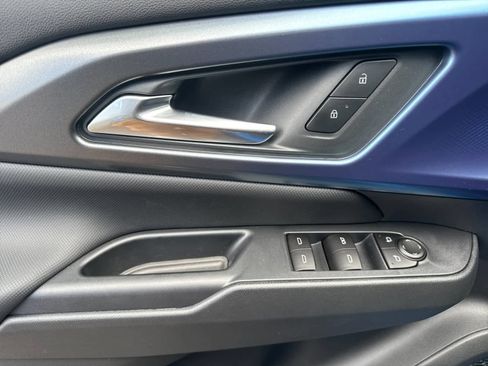 New 2026 Chevrolet Equinox EV LT image 12