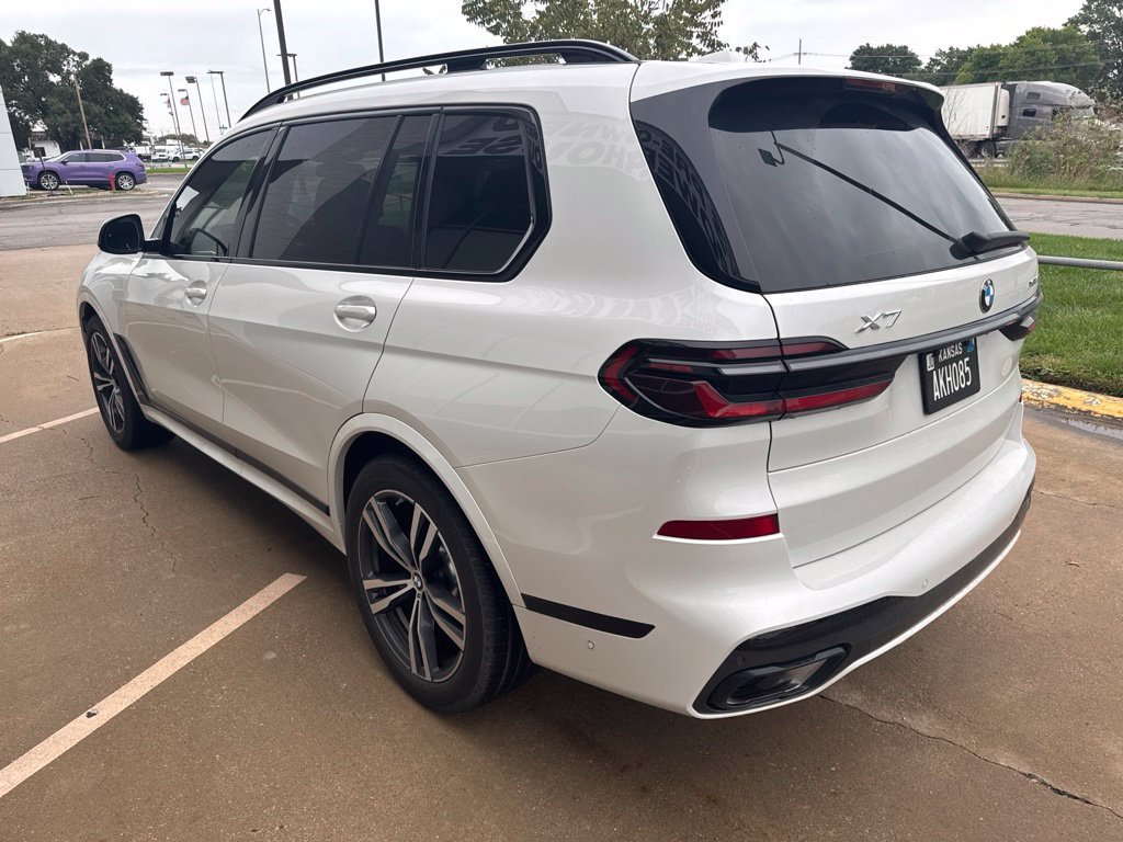 Used 2026 BMW X7 xDrive40i w/ Executive Package AWD/4WD image 4