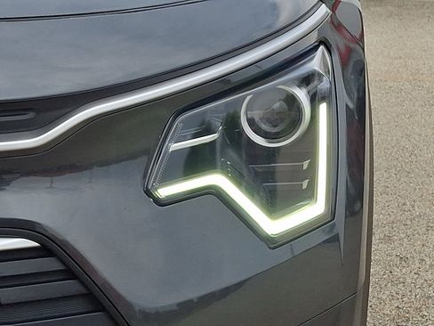 Used 2024 Kia Niro EX FWD image 9