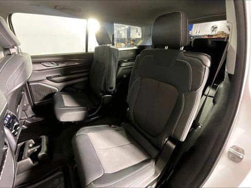 Used 2022 Jeep Grand Cherokee L Laredo w/ Luxury Tech Group I AWD/4WD image 32