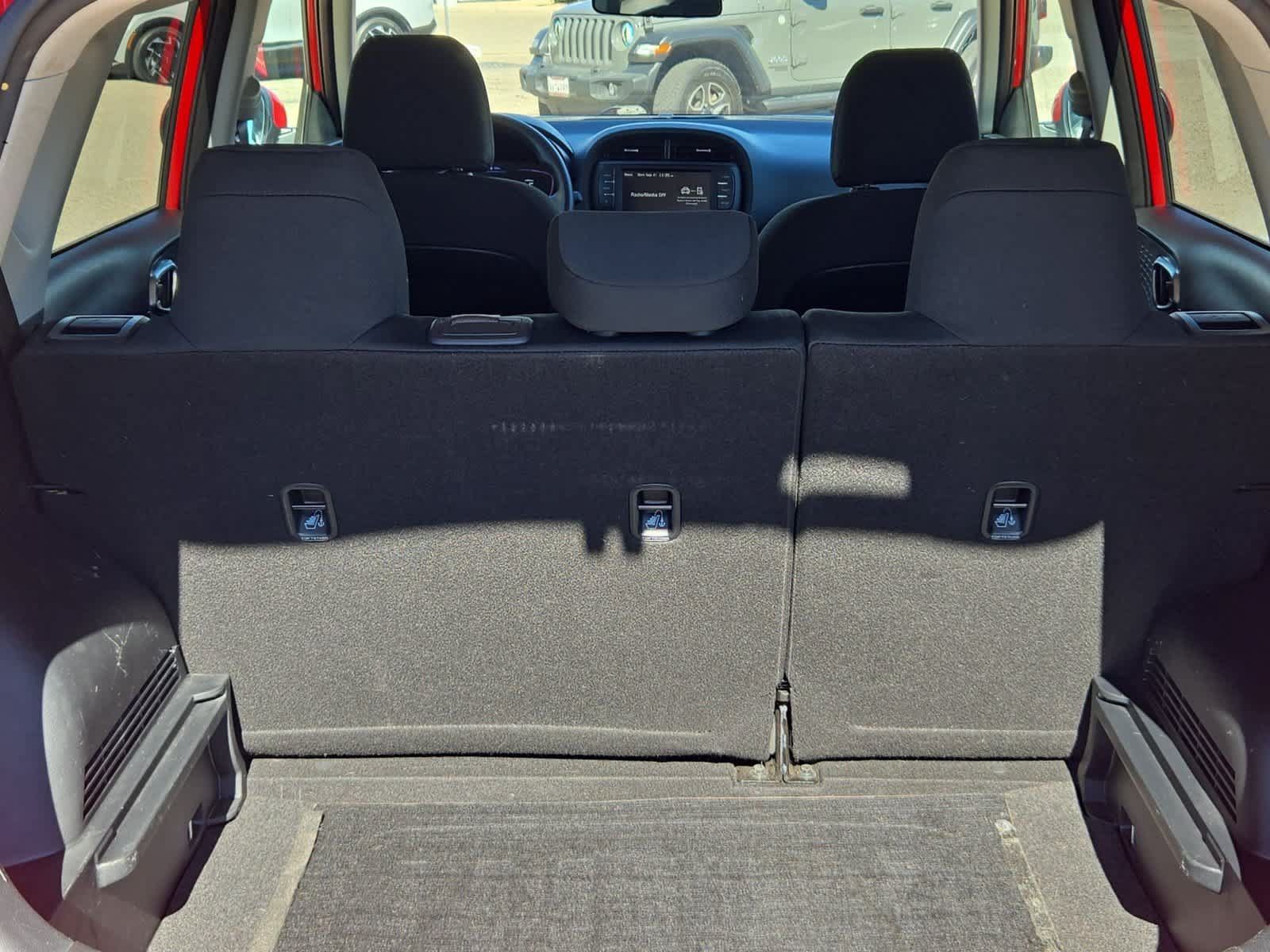 Used 2024 Kia Soul LX w/ Option Group 015 FWD image 33