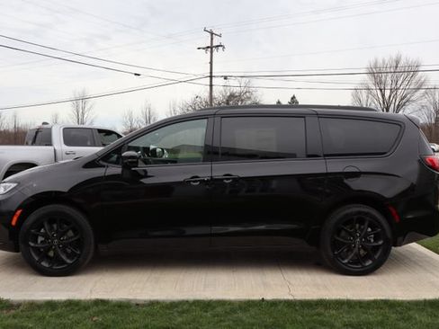 New 2026 Chrysler Pacifica Limited w/ S Appearance Package AWD/4WD image 30