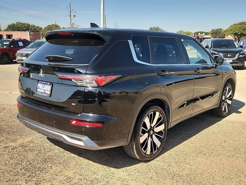 Used 2025 Mitsubishi Outlander SE FWD image 4