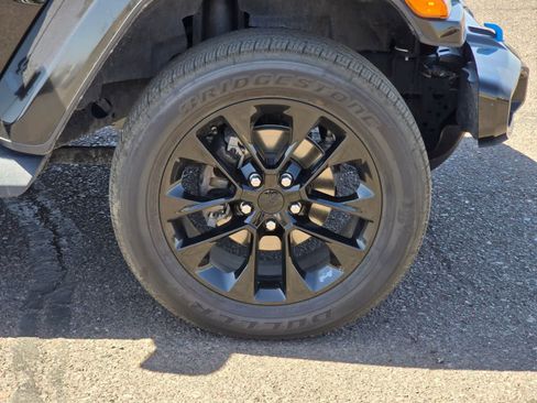 Used 2021 Jeep Wrangler Unlimited Sahara AWD/4WD image 10