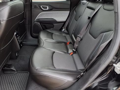 Used 2025 Jeep Compass Latitude w/ Sun & Sound Group AWD/4WD image 11