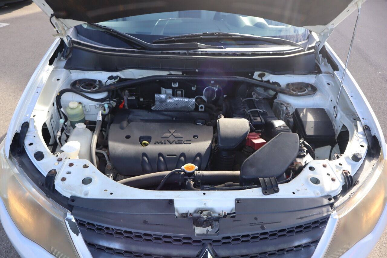 Used 2008 Mitsubishi Outlander SE FWD image 35