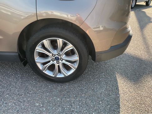 Used 2019 Ford Edge Titanium FWD image 8