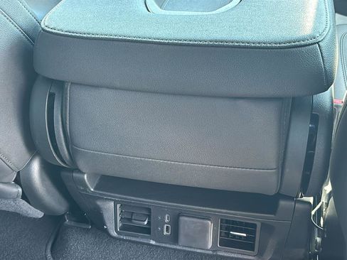 Certified 2025 GMC Sierra 1500 SLT image 22